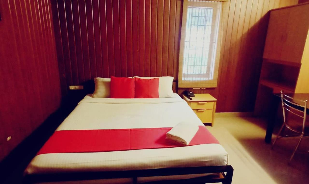 Hotel Tri-Star Residency Kochi Extérieur photo