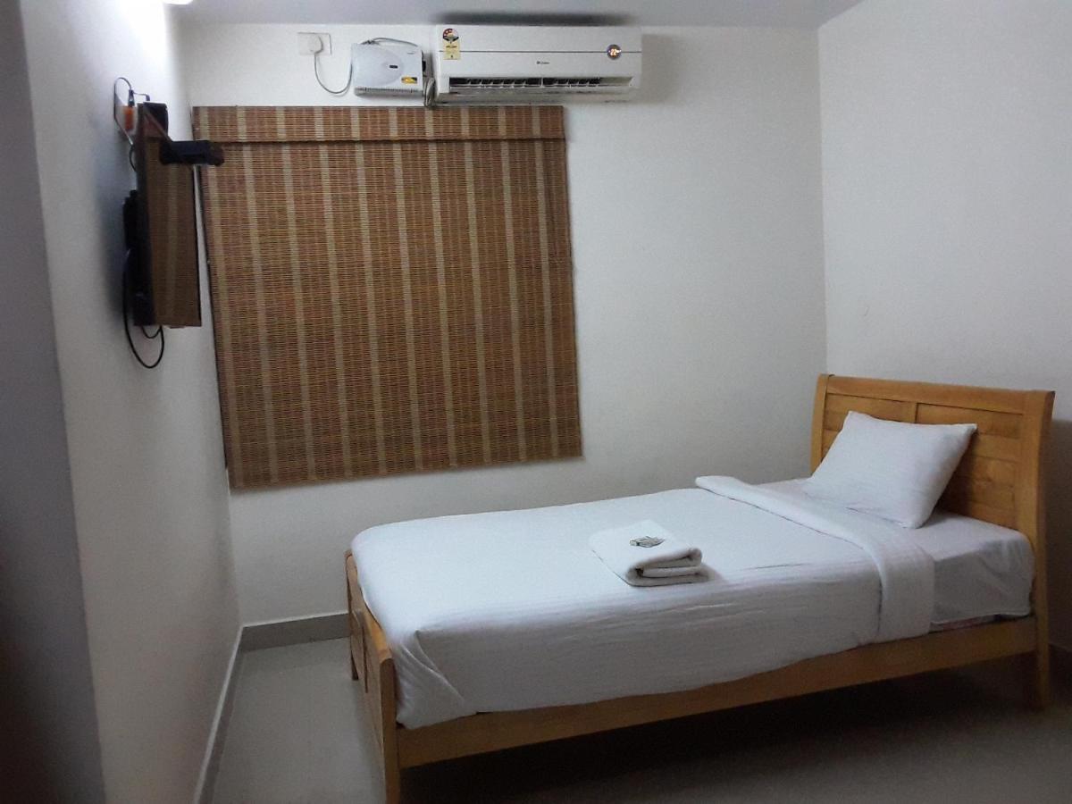 Hotel Tri-Star Residency Kochi Extérieur photo