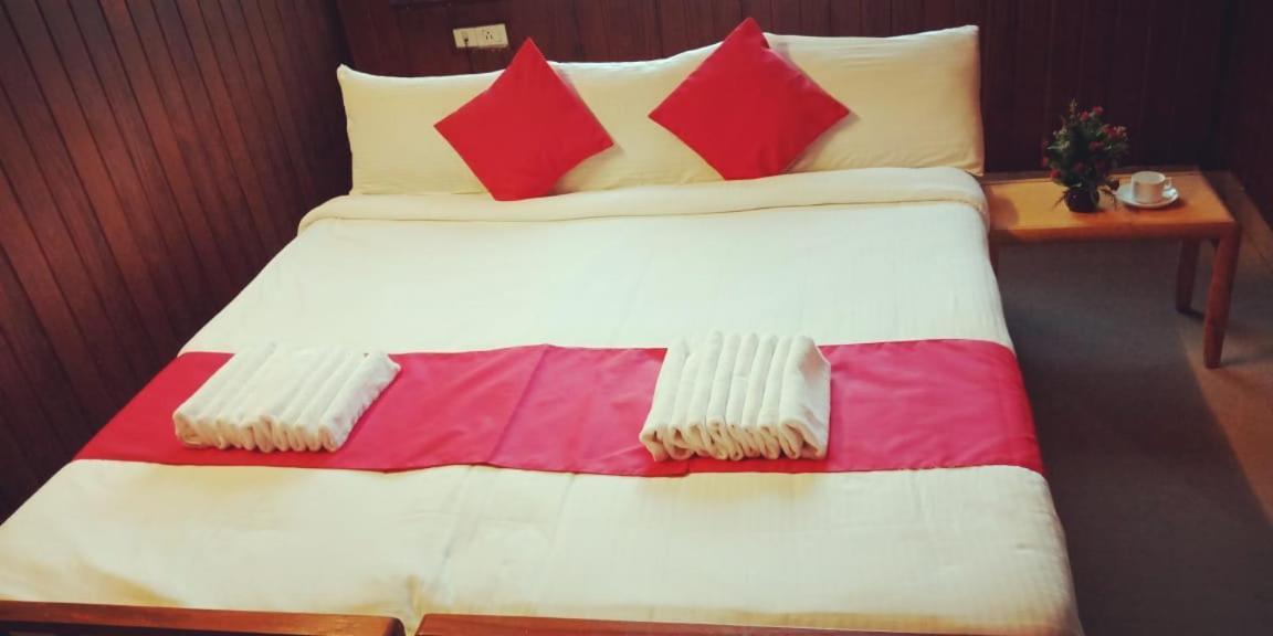 Hotel Tri-Star Residency Kochi Extérieur photo